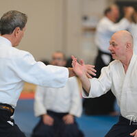 Christian Tissier zeigt eine Technik mit Wolfgang Kamp (unserem Aikidoabteilungsleiter im Landshuter Aikido)