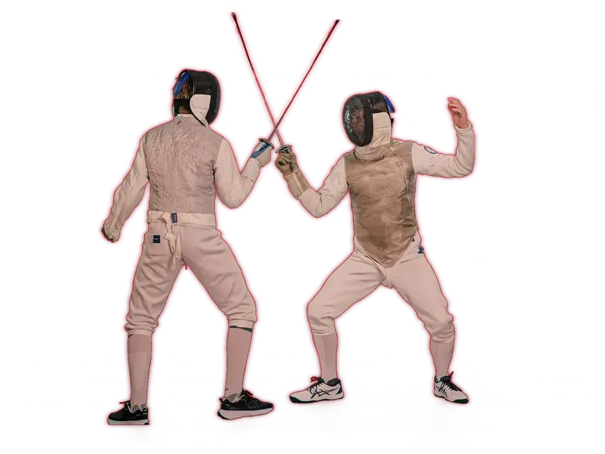 Zwei Fechter in klassischer Ausrüstung duellieren sich vor rotem Hintergrund, Teil des Turngemeinde Landshut Vereins.