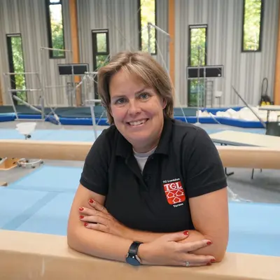 Ein Übungsleiter für Leistung- Allgemeingruppe männlich