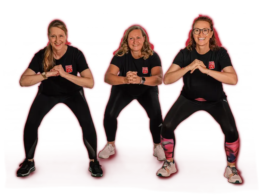 Drei Frauen in Sportkleidung machen gemeinsam Fitnessübungen für den Verein Turngemeinde Landshut.