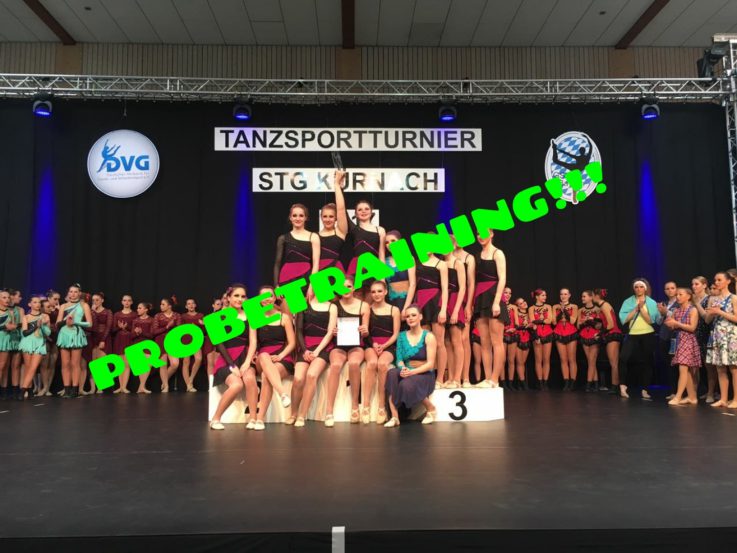 Tanzsportlerinnen der Turngemeinde präsentieren stolz ihre Leistungen bei einem Wettkampf in Landshut.