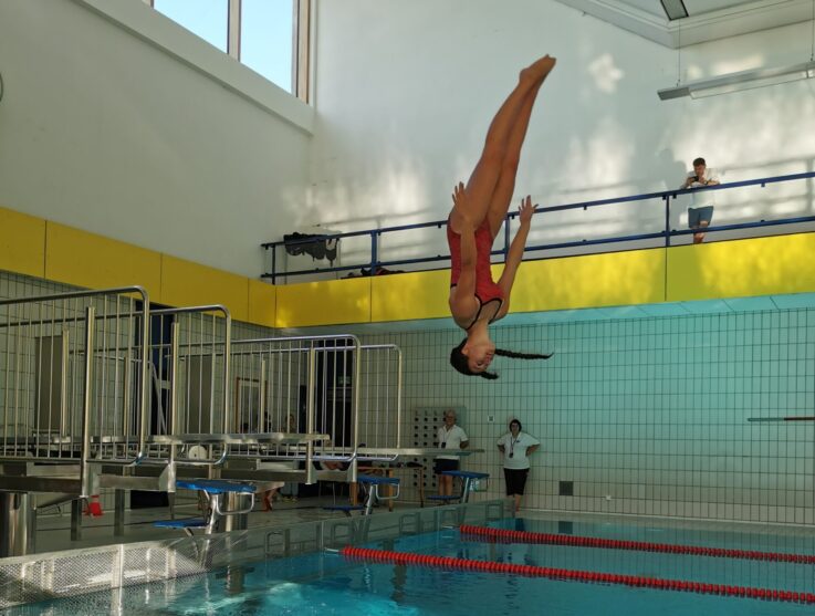 Miriam Lintner beim Wasserspringen
